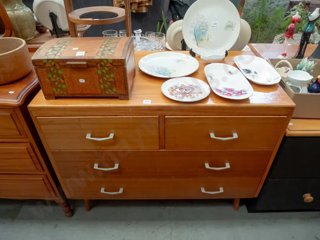 pine 4 drawer lowboy (varnish needs attention) H-740  W-900 D-600 Image 1++