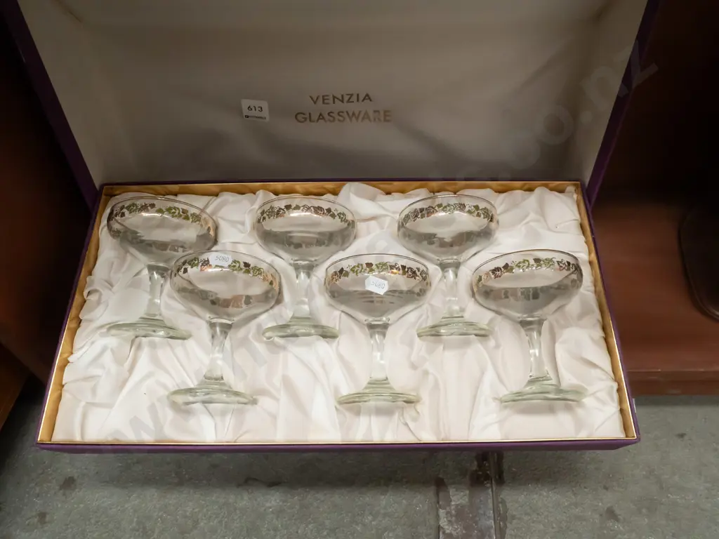 box of 6 decorative etched champagne glasses Image 1++