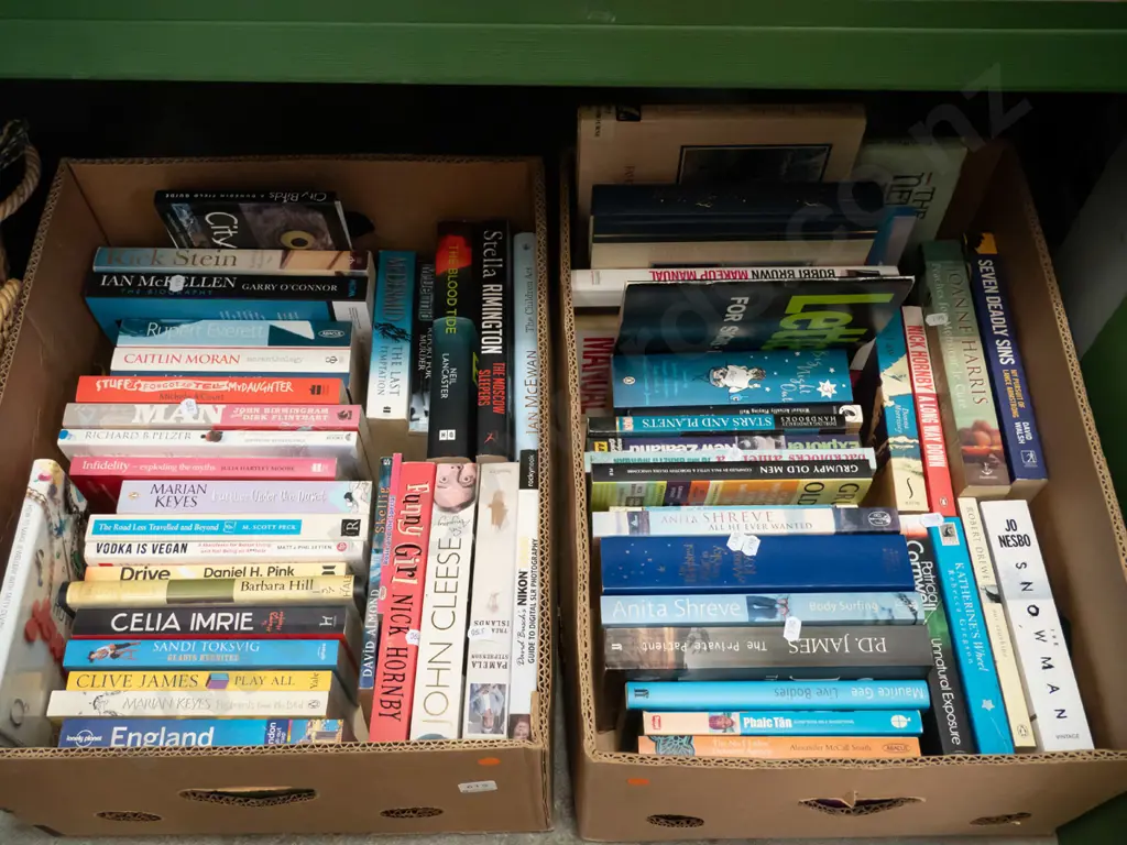 2x boxes of books Image 1++