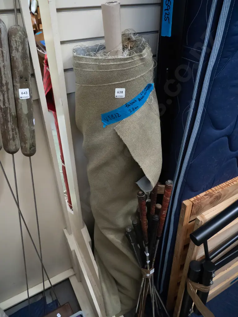 28m of green upholstery fabric (50,000 Martindales) Image 1++