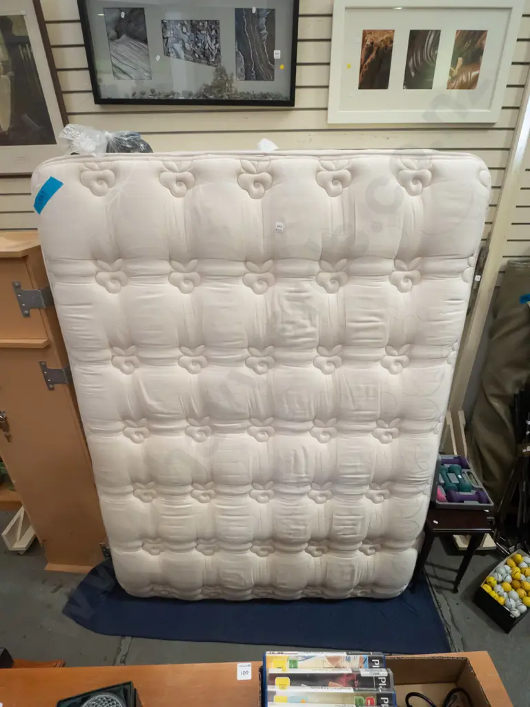 quality Sealy double bed base and mattress Image 1++