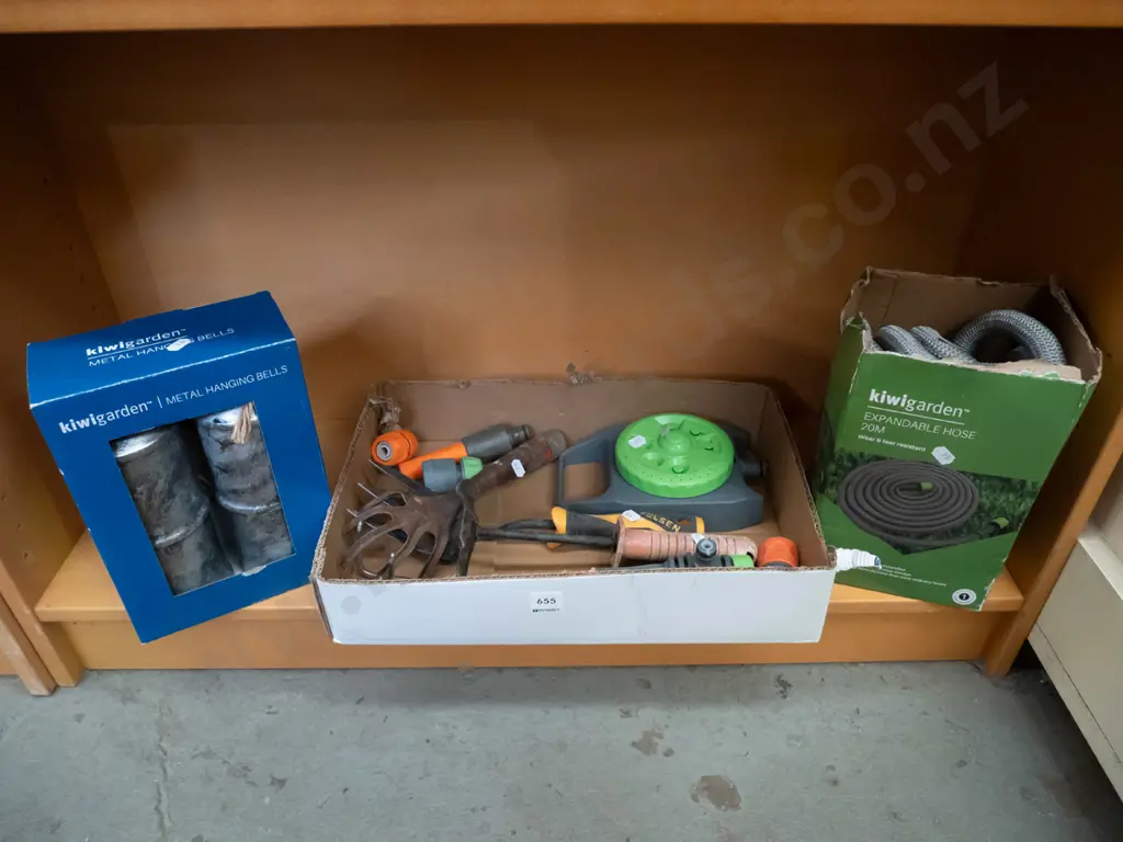 shelf; garden tools, retractable hose etc Image 1++