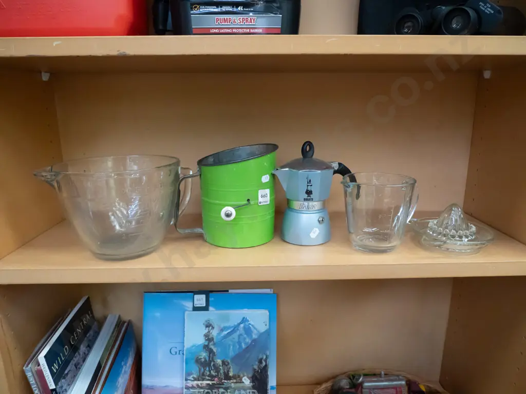 floour sifter, lemon squeezer etc Image 1++