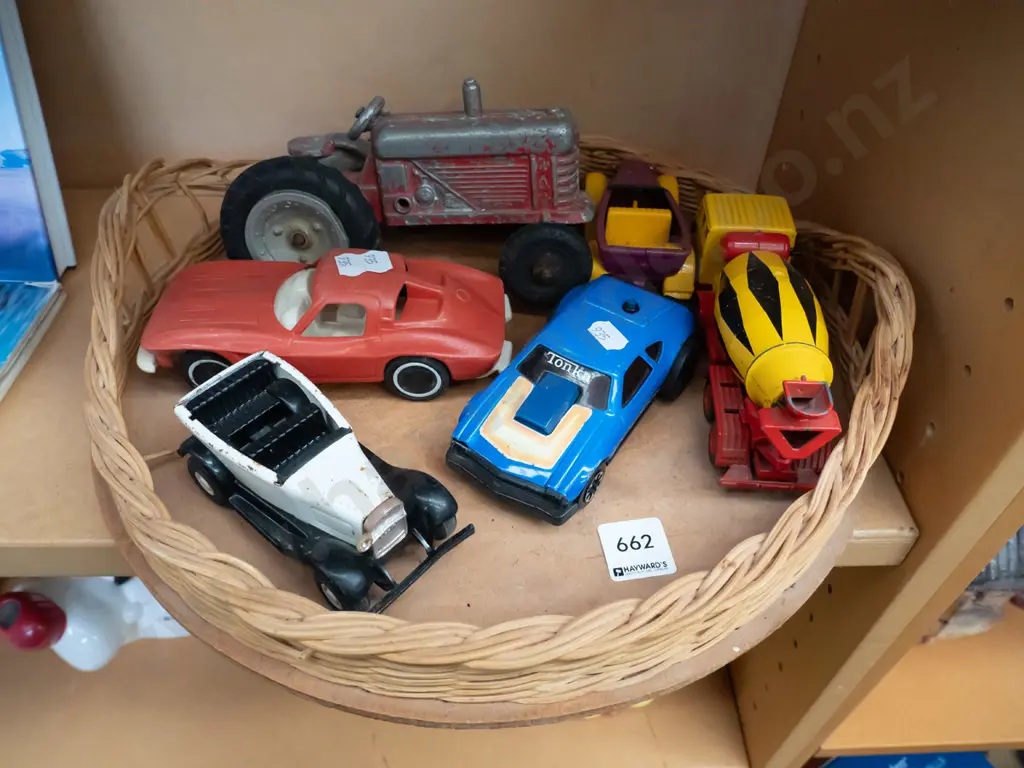 round cane tray, various toys Image 1++