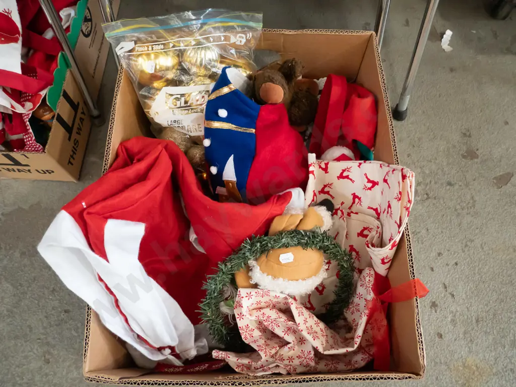 box; Xmas decorations, Santa sacks etc Image 1++