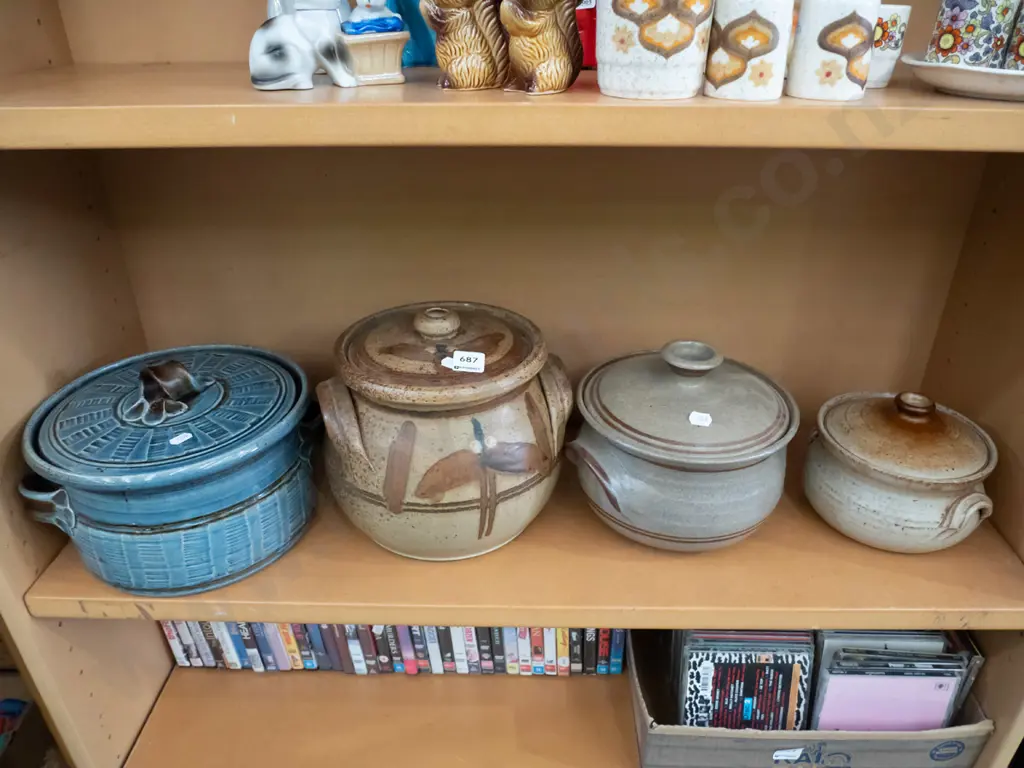 4x pottery lidded casseroles Image 1++