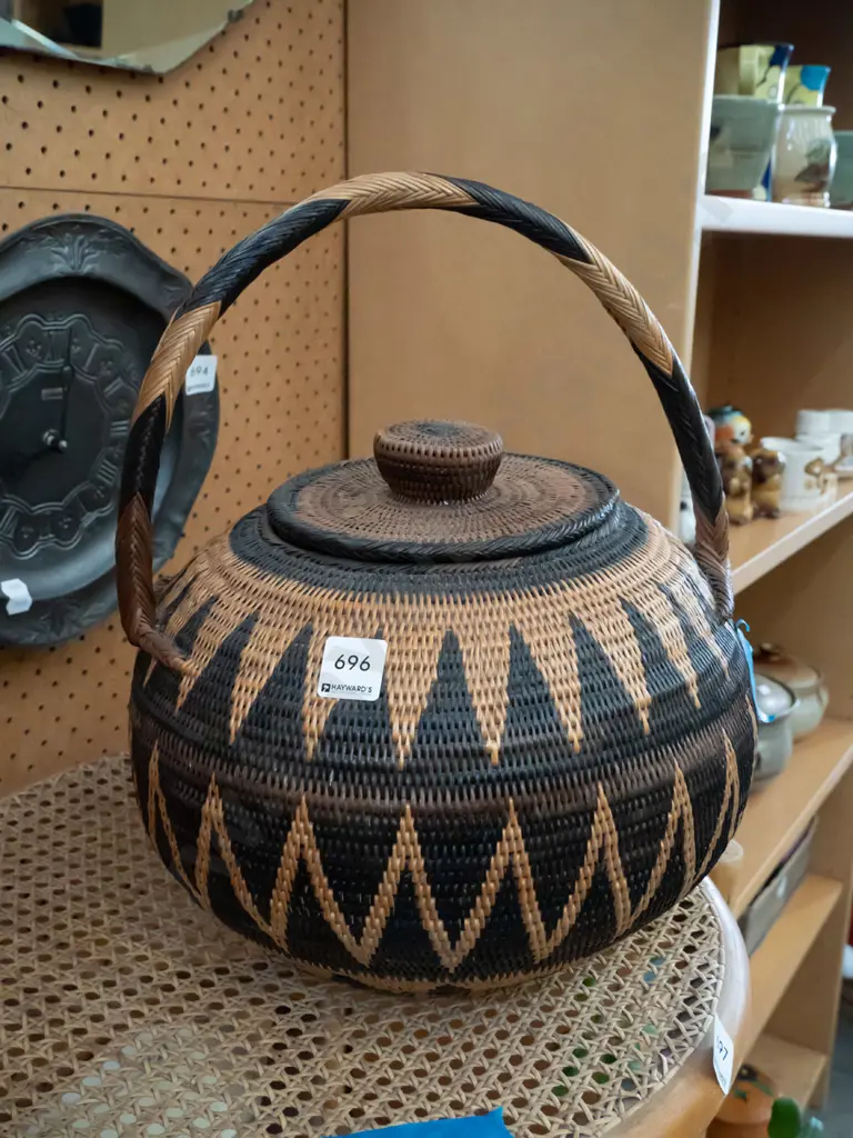 lidded cane basket Image 1++