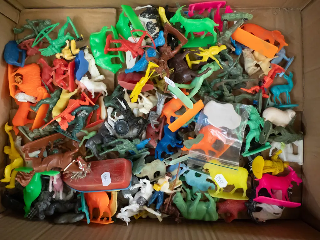 box of toy animals Image 1++