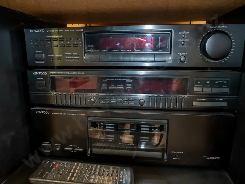 Kenwood stereo system; CD player, amplifiers, tuner, turntable - damage to cabinet Image 1++