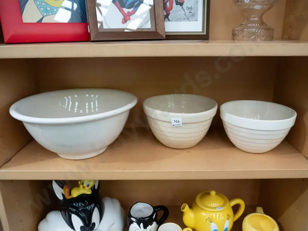 3x graduated vintage mixing bowls - cracks and crazing Image 1++
