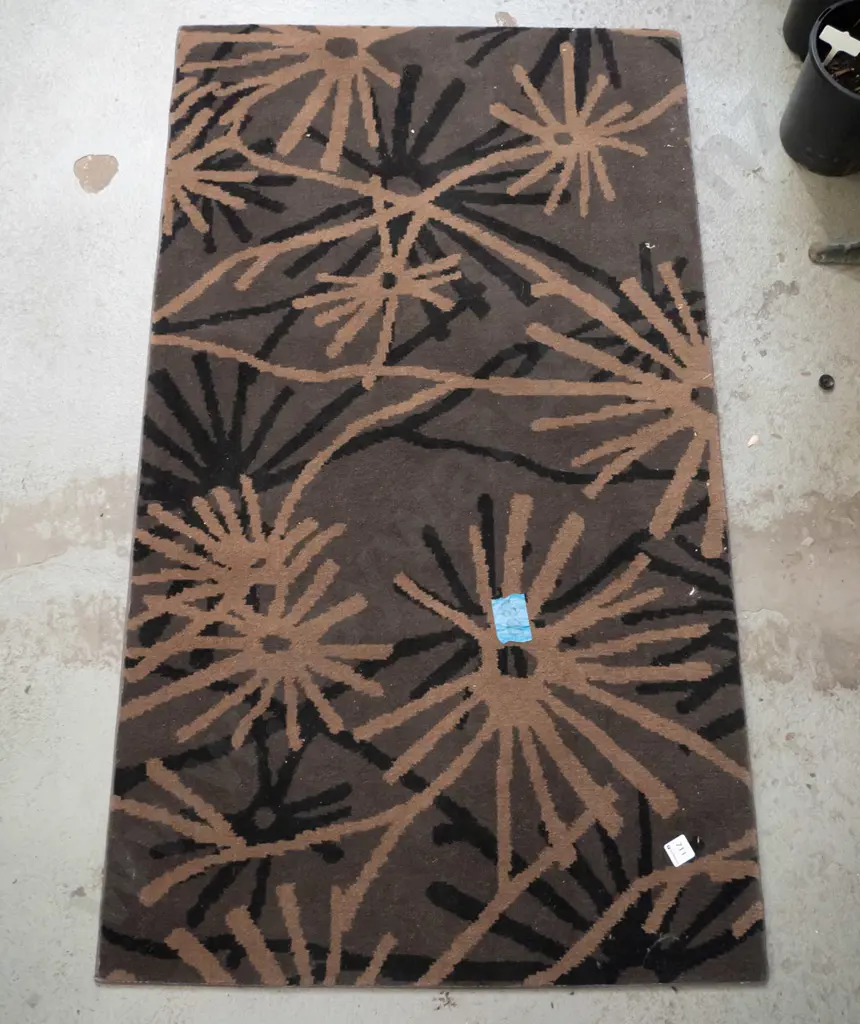 small edged floor mat L-1220 W-700 Image 1++