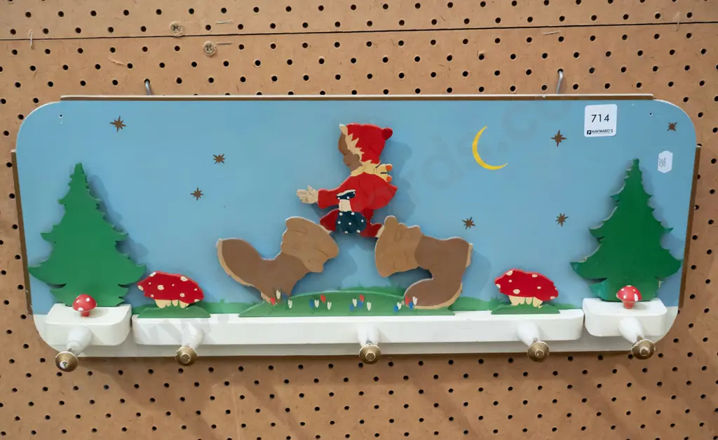 child's coat rack Image 1++
