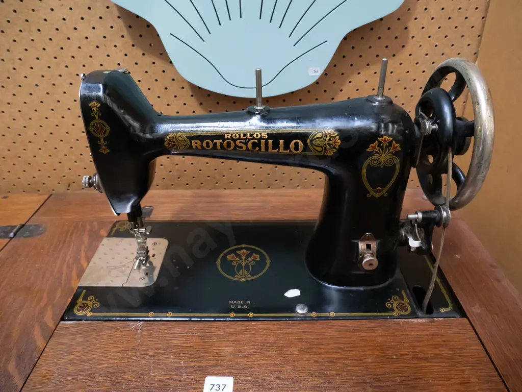 Rotoscillo treadle sewing machine Image 1++
