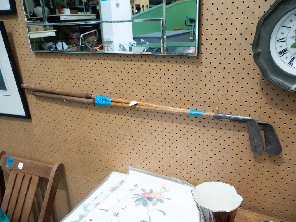 2x vintage golf clubs Image 1++