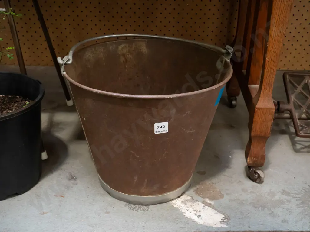 rusty galvanised pail Image 1++