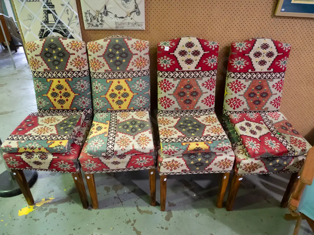 4x high back upholstered dining chairs with cushions Image 1++