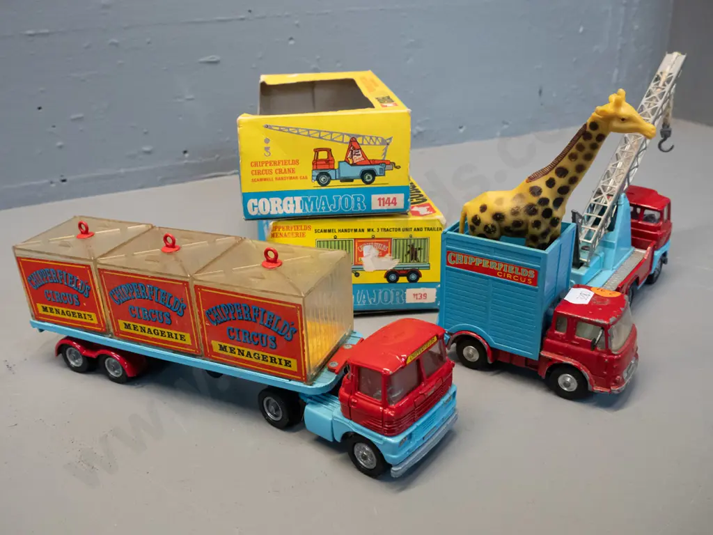 3 retro die-cast Corgi Chipperfield's Circus vehicle sets - circus crane, menagerie flatbed trailer and giraffe truck Image 1++