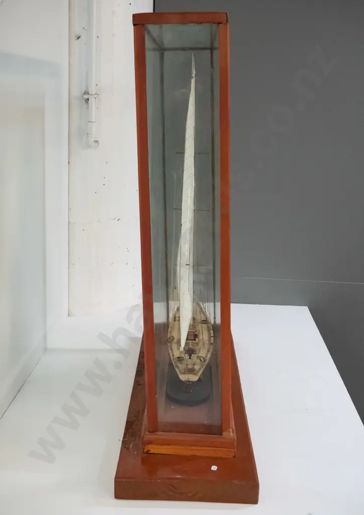 model sailing ship labelled Endeavour - approx H-830 to top of mast, display case in restorer's condition, some damage, Image 1++