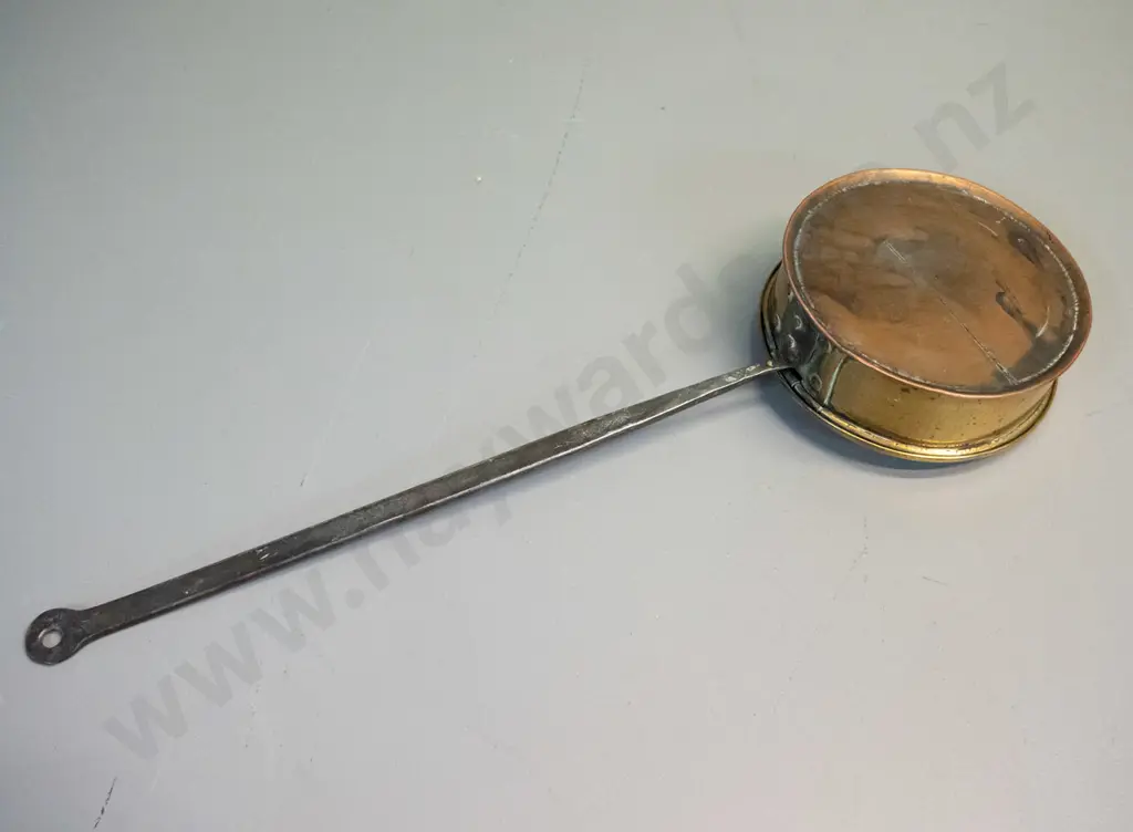 small brass bed warmer with wrought metal handle L-470 Pan Diameter D-140 Image 1++