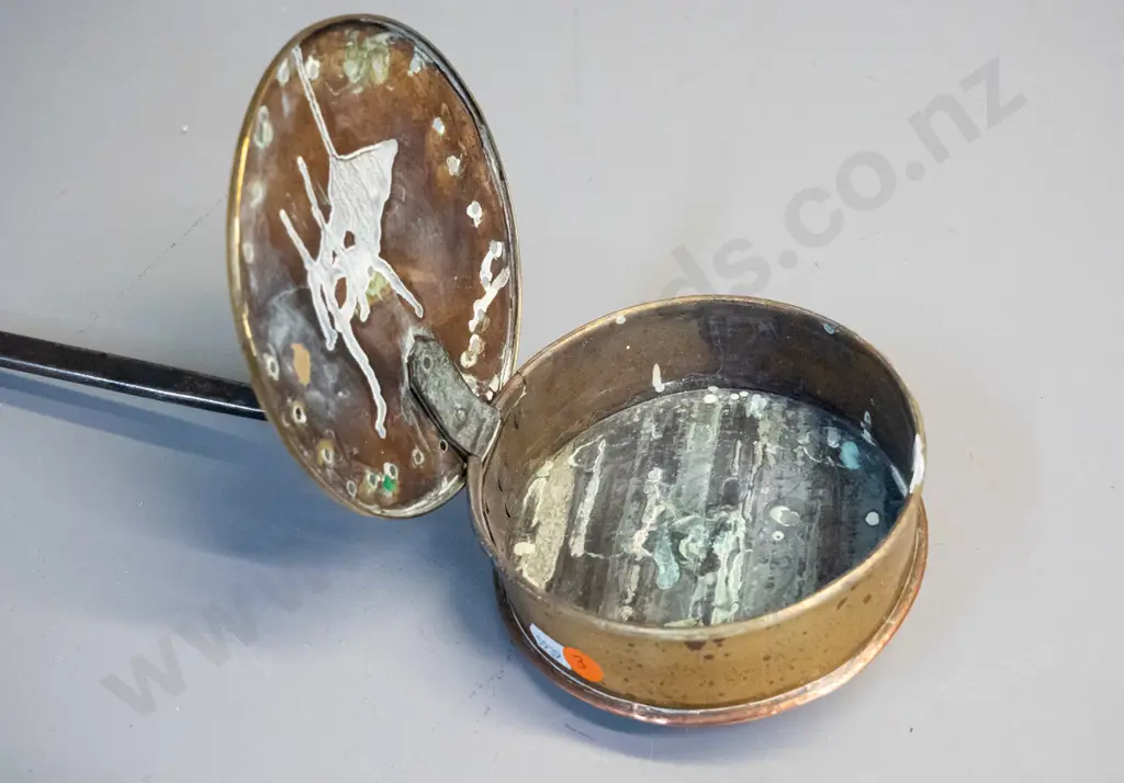 small brass bed warmer with wrought metal handle L-470 Pan Diameter D-140 Image 1++
