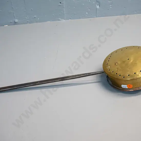 small brass bed warmer with wrought metal handle L-470 Pan Diameter D-140