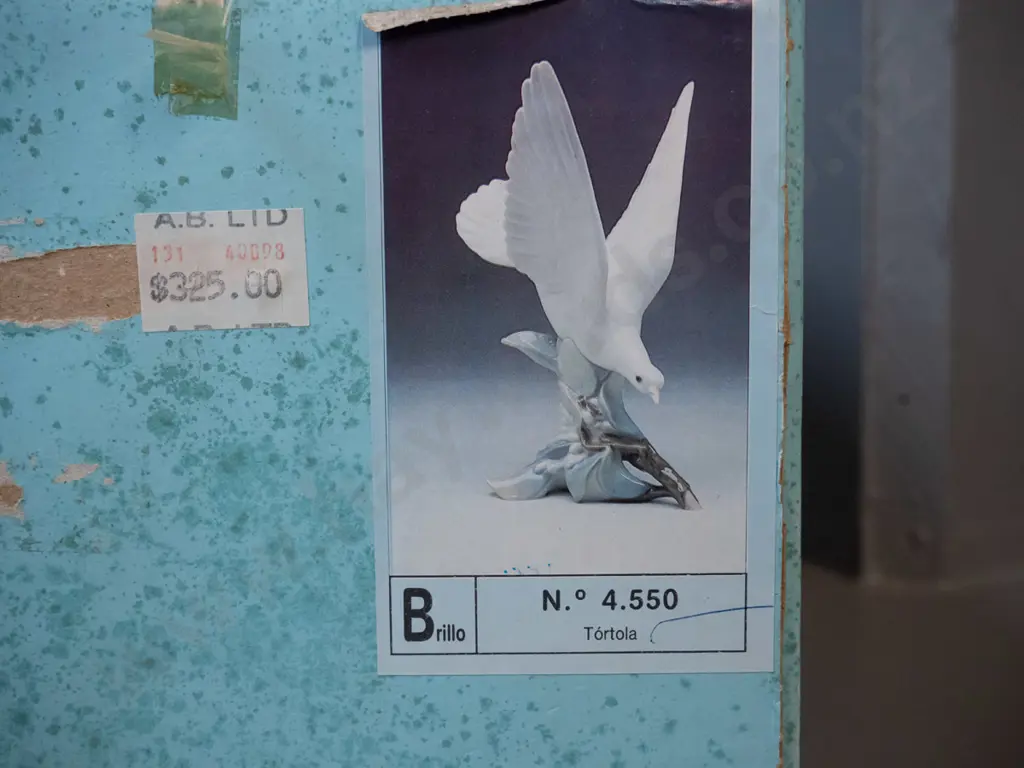 Lladro figurine with original box - dove on branch H-285 W-160 across wings - Box In Office Image 1++