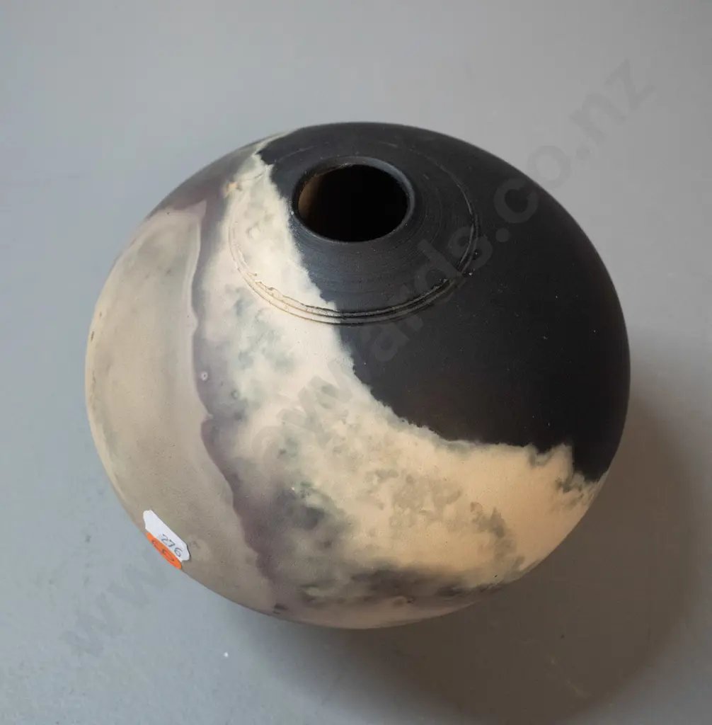 Steve James NZ studio pottery ball shaped vase H-165 W-180 Image 1++