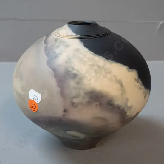 Steve James NZ studio pottery ball shaped vase H-165 W-180