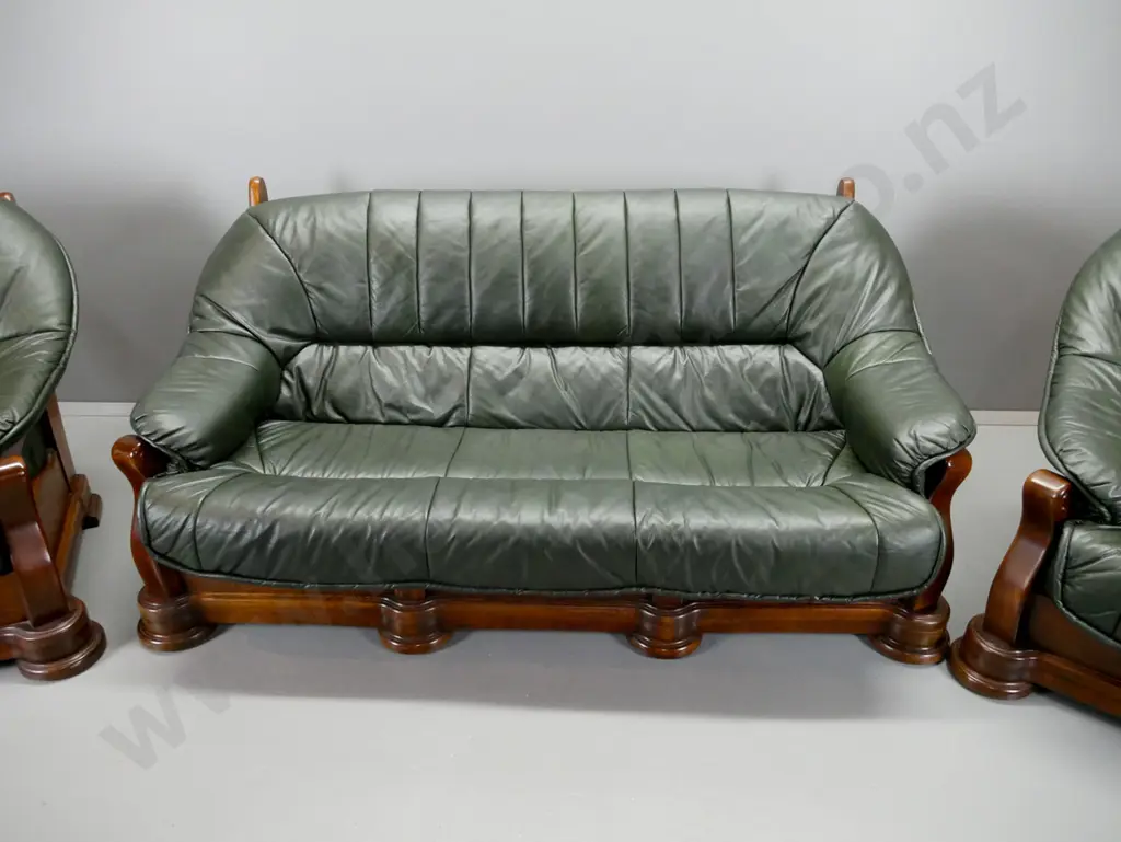 heavy oak-framed green leather upholstered 3-piece lounge suite with shaped fronts, scrolling legs, round front feet, Image 1++