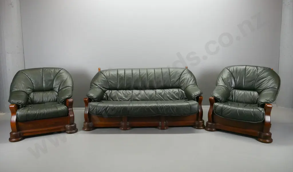 heavy oak-framed green leather upholstered 3-piece lounge suite with shaped fronts, scrolling legs, round front feet, Image 1++
