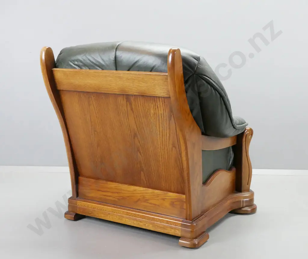 heavy oak-framed green leather upholstered 3-piece lounge suite with shaped fronts, scrolling legs, round front feet, Image 1++