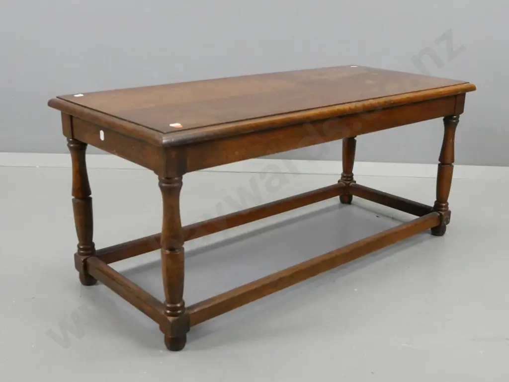 oak coffee table on turned legs & square section stretcher base - wear to top surface H-410 L-920 W-410 Image 1++