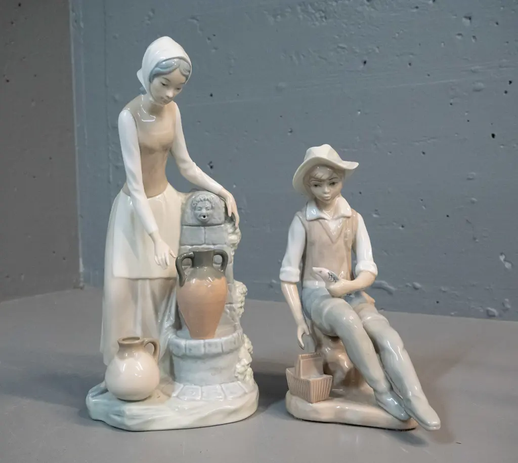 2 figurines - Nao woman at well H-290 and (Cascade? Casa De...?) fishing boy Image 1++