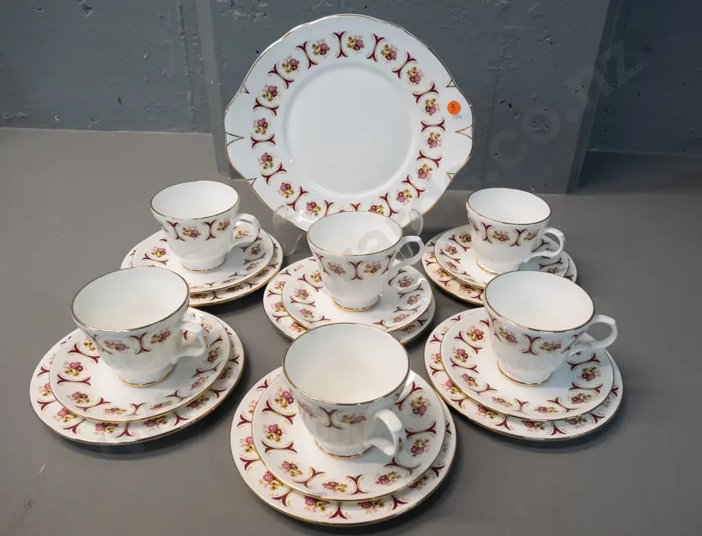 Crown Trent 19-piece tea set - no cream and sugar Image 1++