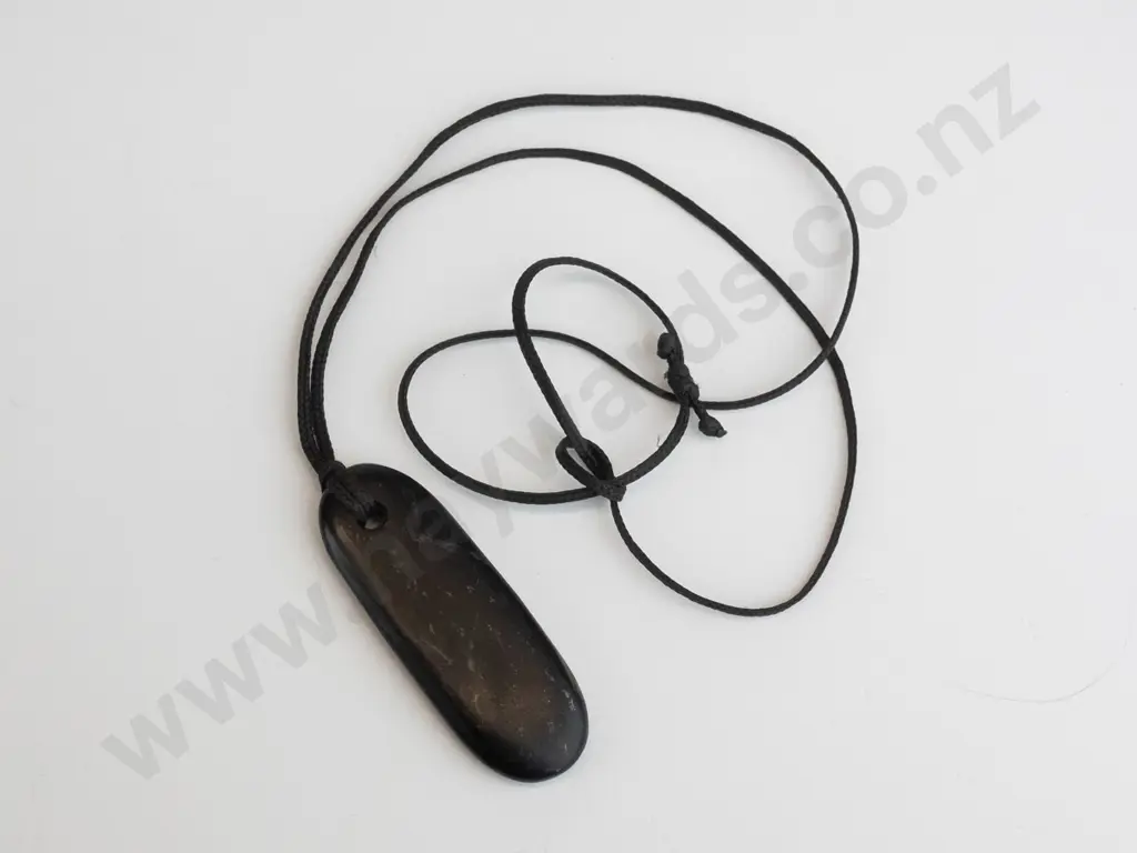 greenstone pendant on fine leather strand Image 1++