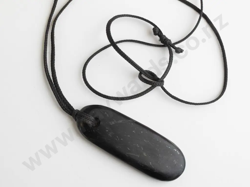 greenstone pendant on fine leather strand Image 1++