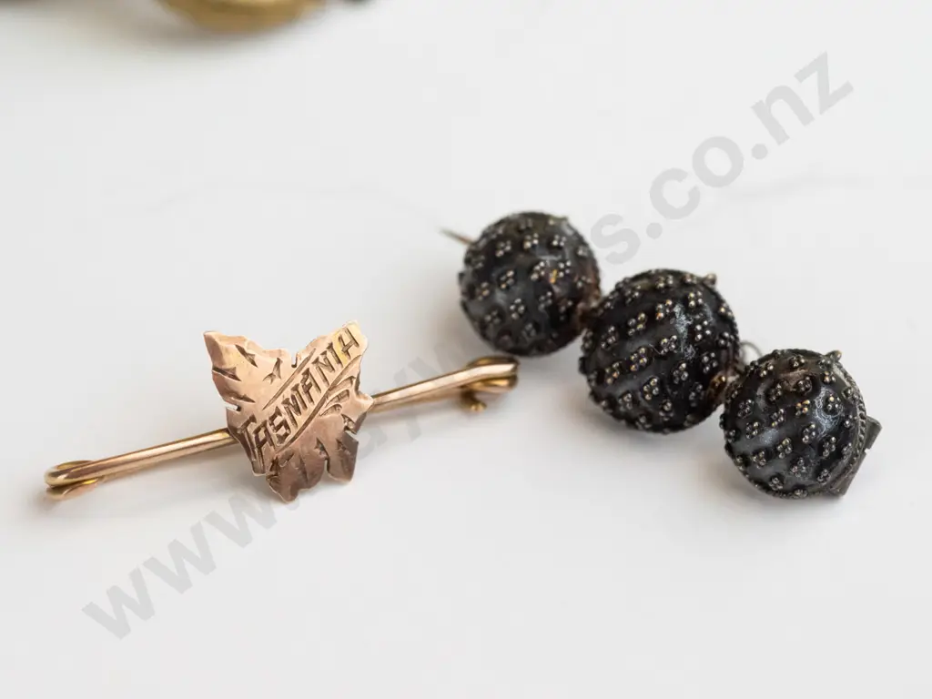 5 asstd costume brooches Image 1++