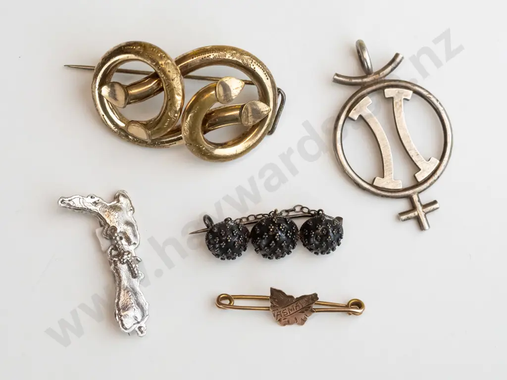 5 asstd costume brooches Image 1++