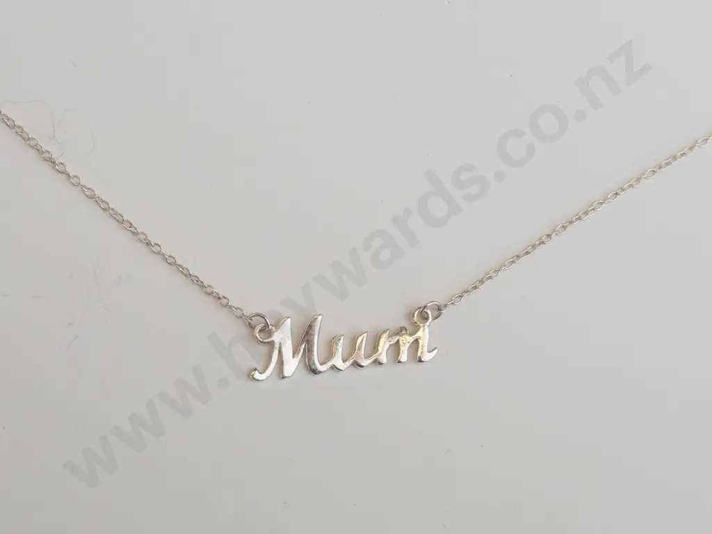 silver necklace with 'mum' stamped 925 Image 1++