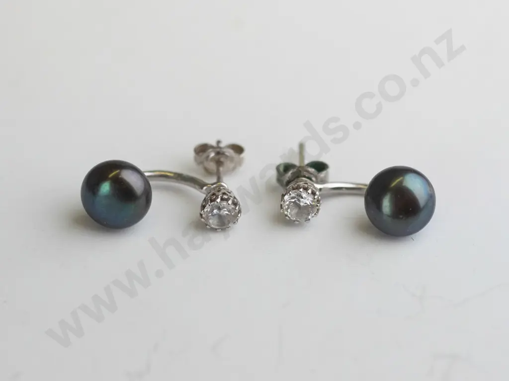 pair of earrings stamped S925 Image 1++