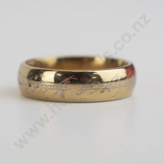 gold wedding ring with engraving on both sides no mark