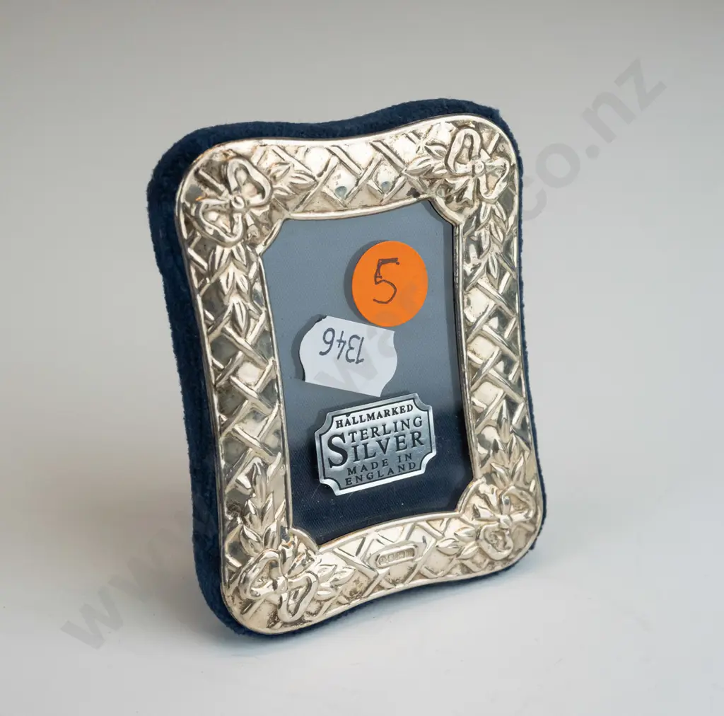 small silver picture frame Image 1++