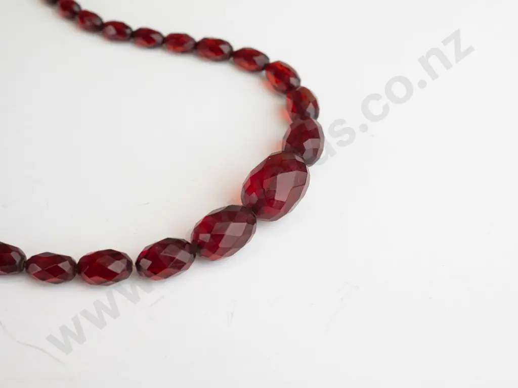red beaded necklace Image 1++
