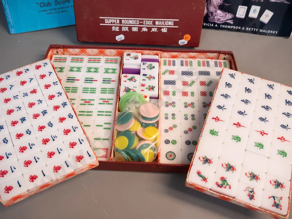 Kee Cheong retro mahjong set in original box with booklets, no boards Image 1++