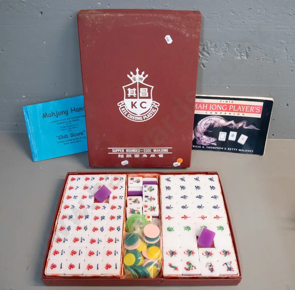 Kee Cheong retro mahjong set in original box with booklets, no boards Image 1++
