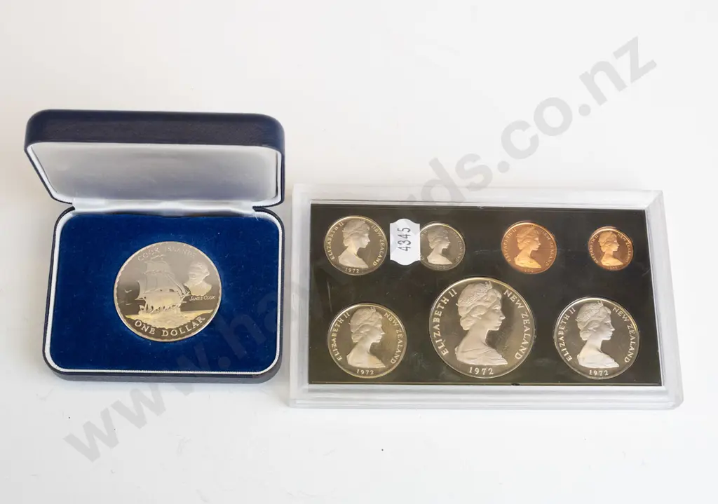 NZ 1972 plastic cased coin proof set & 1970 Cook Islands dollar in NZ royal visit case Image 1++