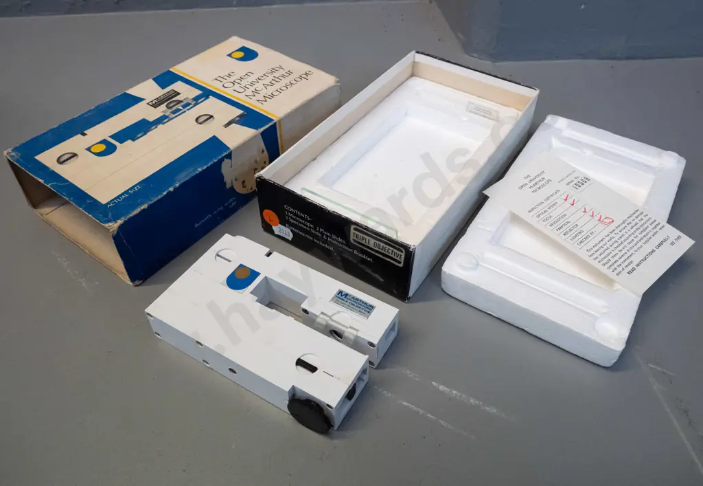 small plastic "The Open University McArthur Microscope" in original box with prepared slide, 2 blanks - some scuffing, Image 1++