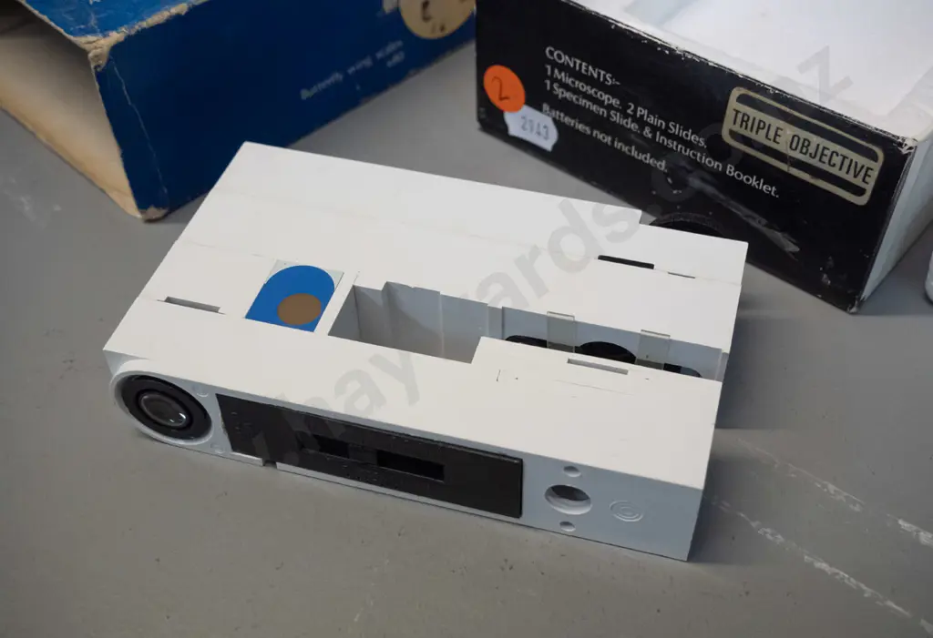 small plastic "The Open University McArthur Microscope" in original box with prepared slide, 2 blanks - some scuffing, Image 1++
