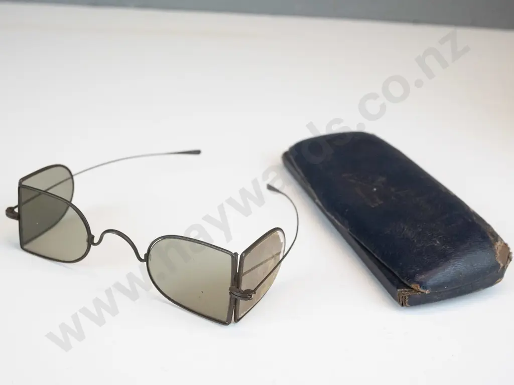 3 pairs of cased old spectacles & hanging spectacle case Image 1++