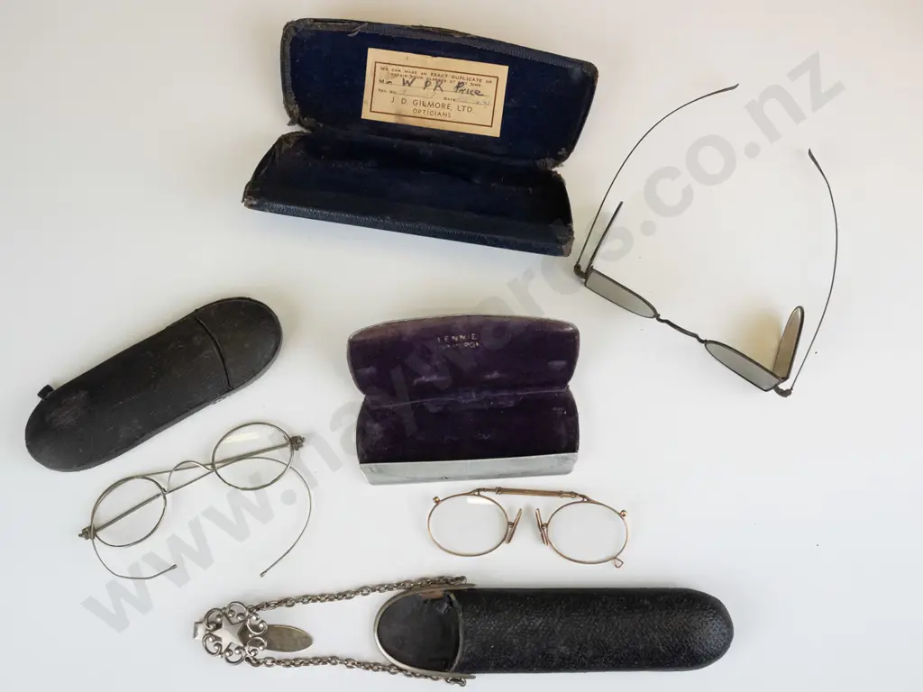 3 pairs of cased old spectacles & hanging spectacle case Image 1++